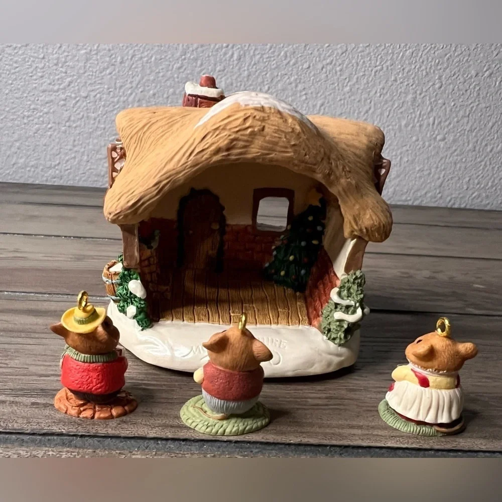 Hallmark 1995 A Moustershire Christmas 4‎ piece Mini Ornament special edition